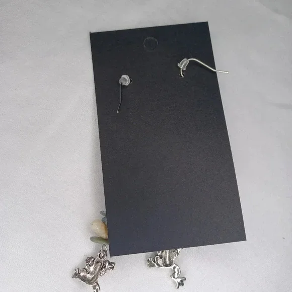 Handmade stone and frog earrings - Picture 3 of 3